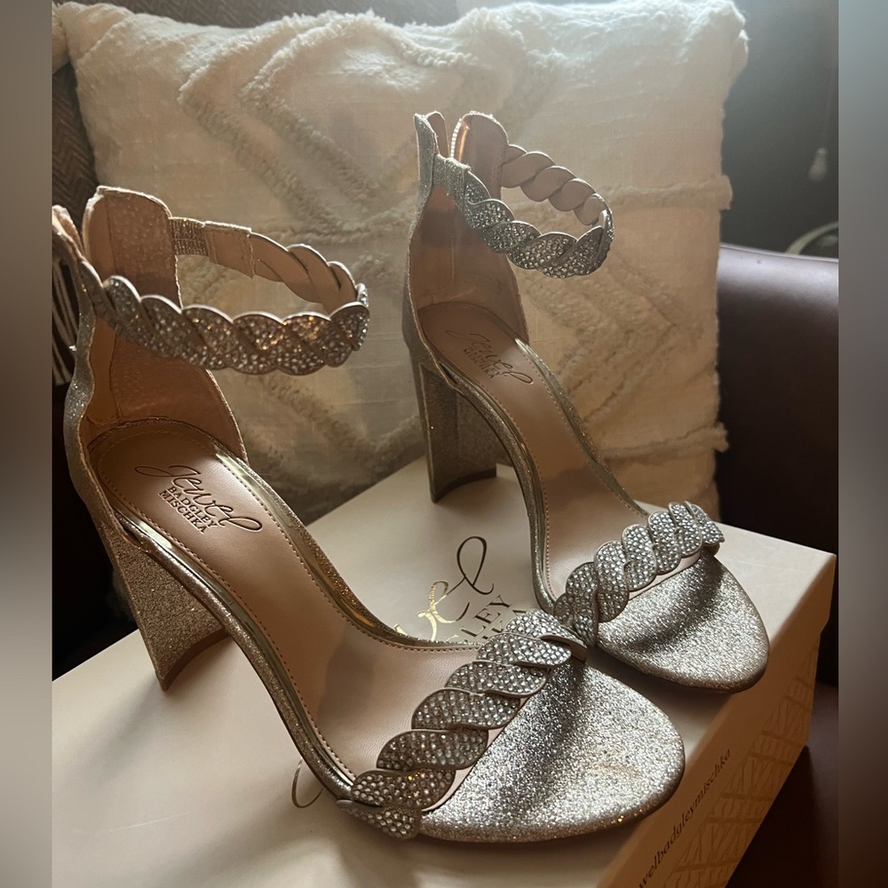 Beautiful Badgley Mischka gorgeous glitter heels! 🤩